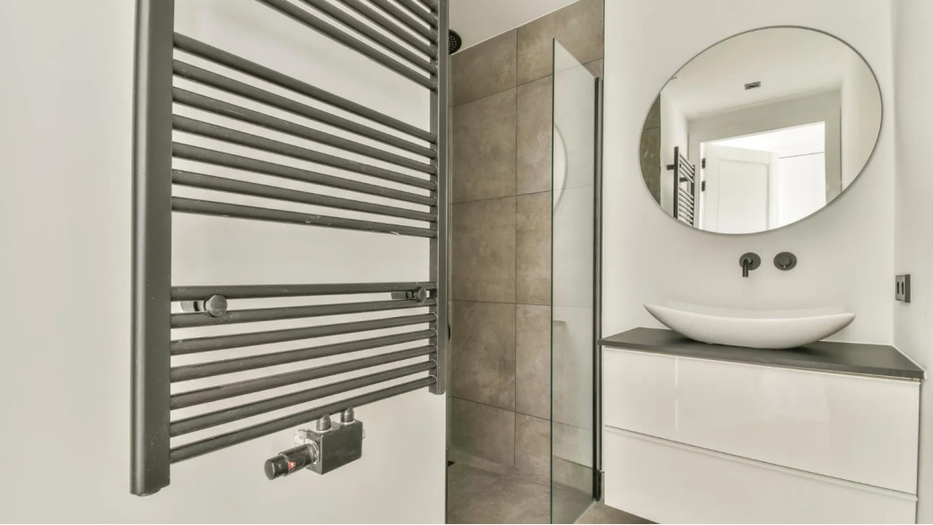 Estetyczne i funkcjonalne zawory grzejnikowe do łazienek