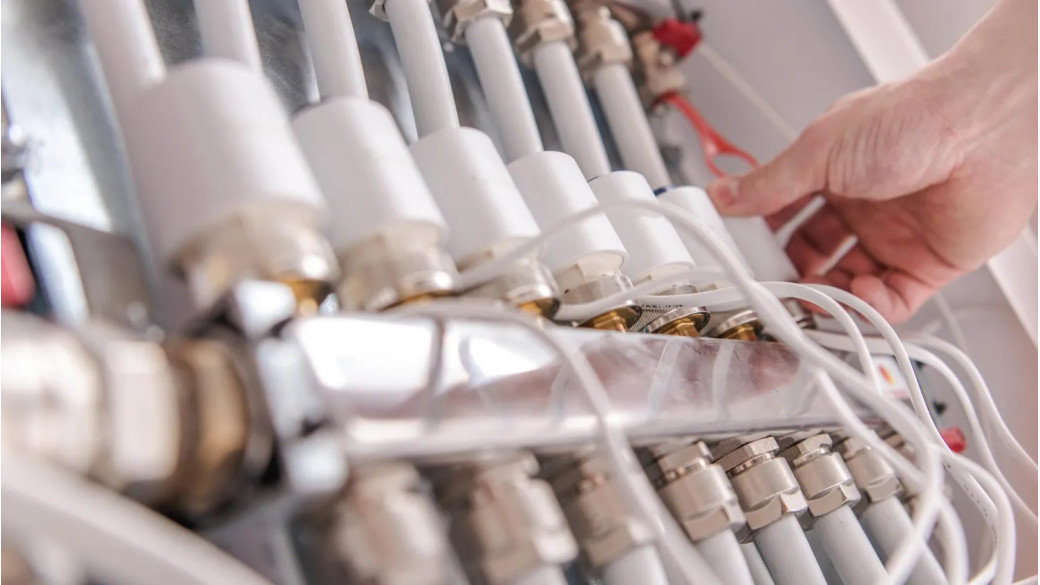 Rozdzielacze z przepływomierzami – kiedy warto je wybrać?