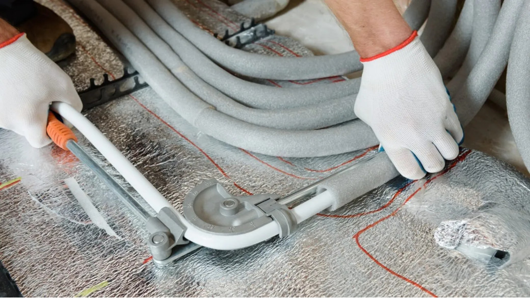 Elastyczne systemy rur PEX – kiedy warto je zastosować?